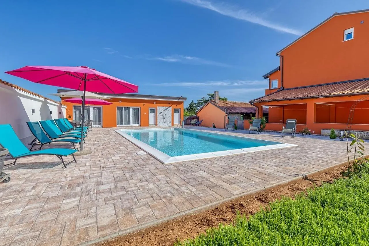 *** 게스트하우스 Apartments Danka With Shared Pool 풀라 크로아티아