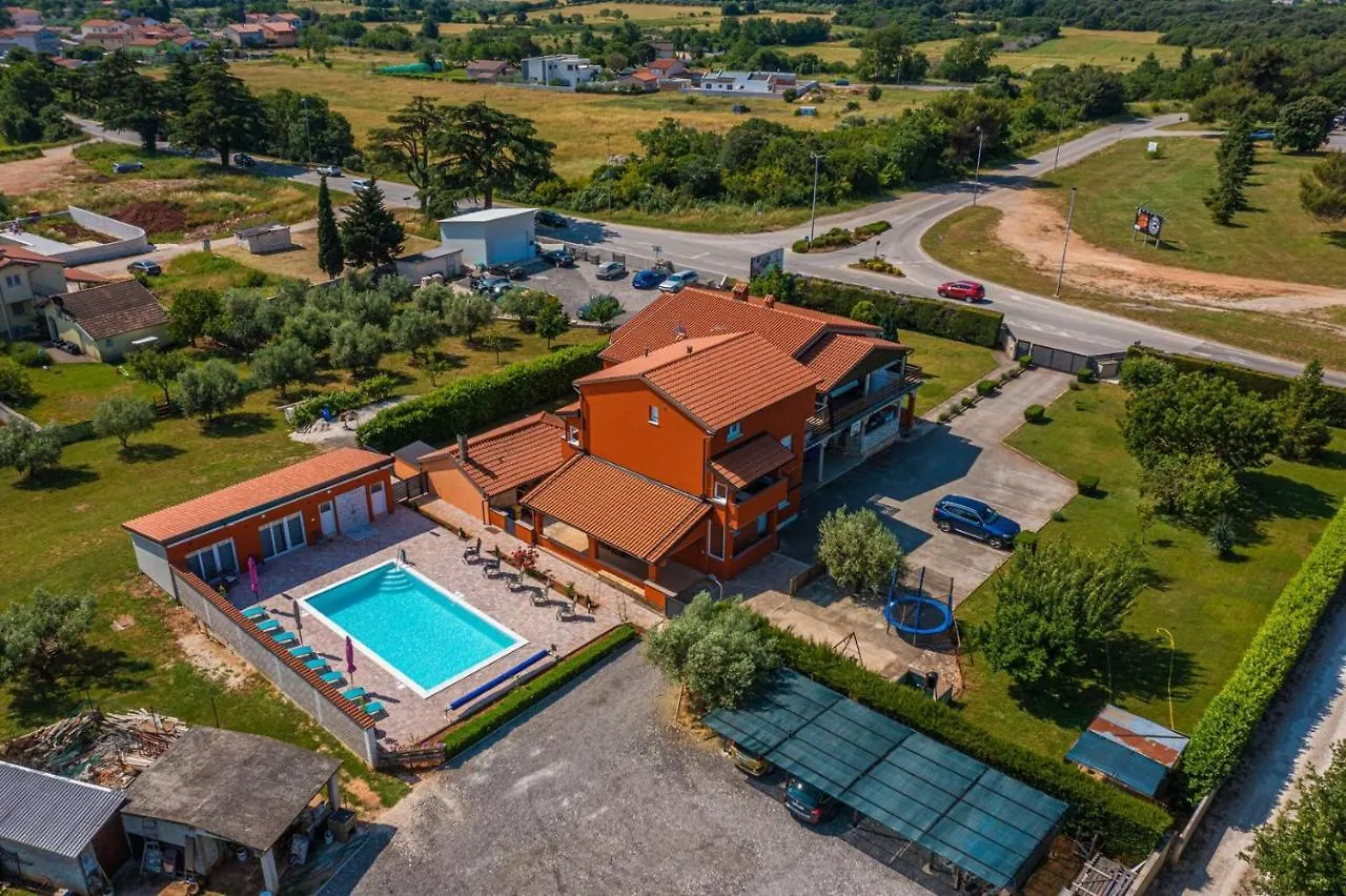 Apartments Danka With Shared Pool Póla