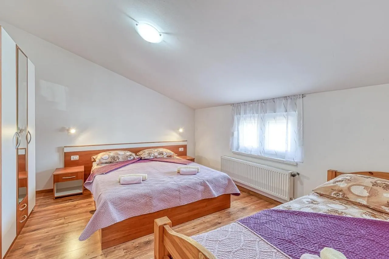 Apartments Danka With Shared Pool Póla