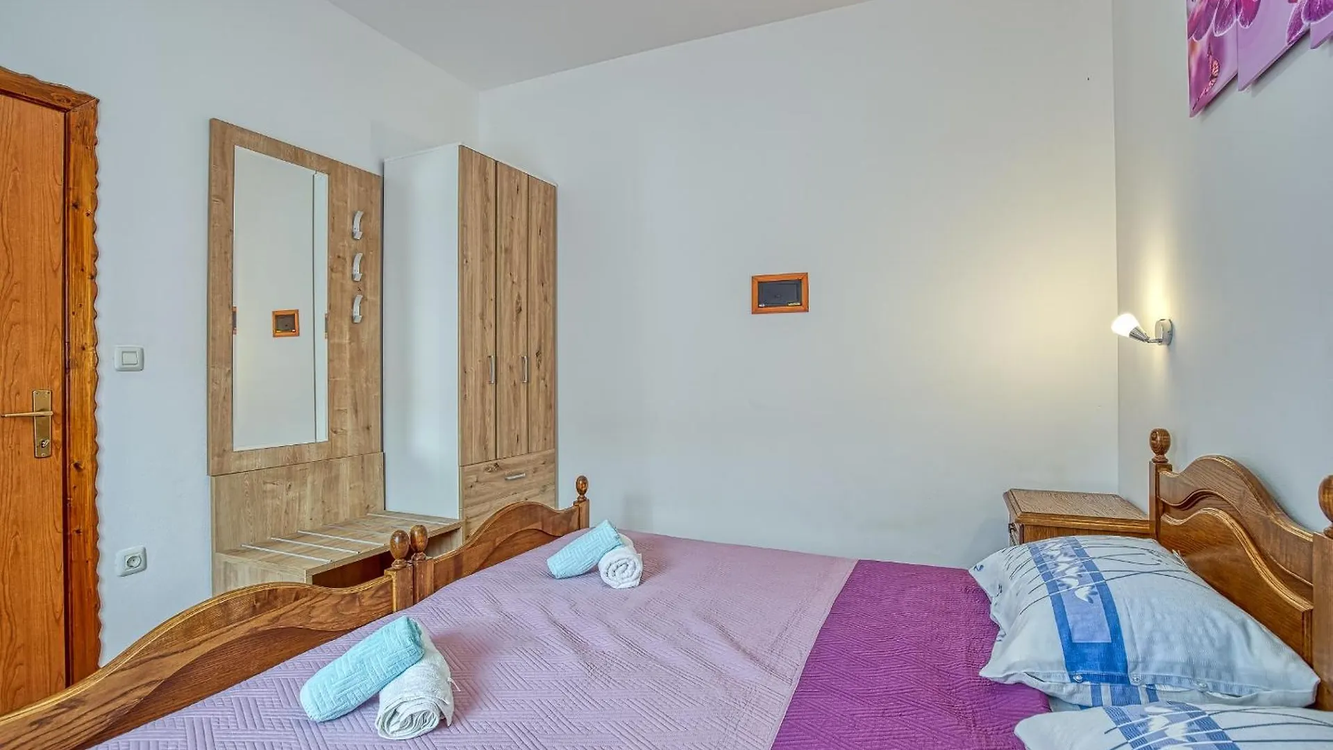 Apartments Danka With Shared Pool Póla Vendégház