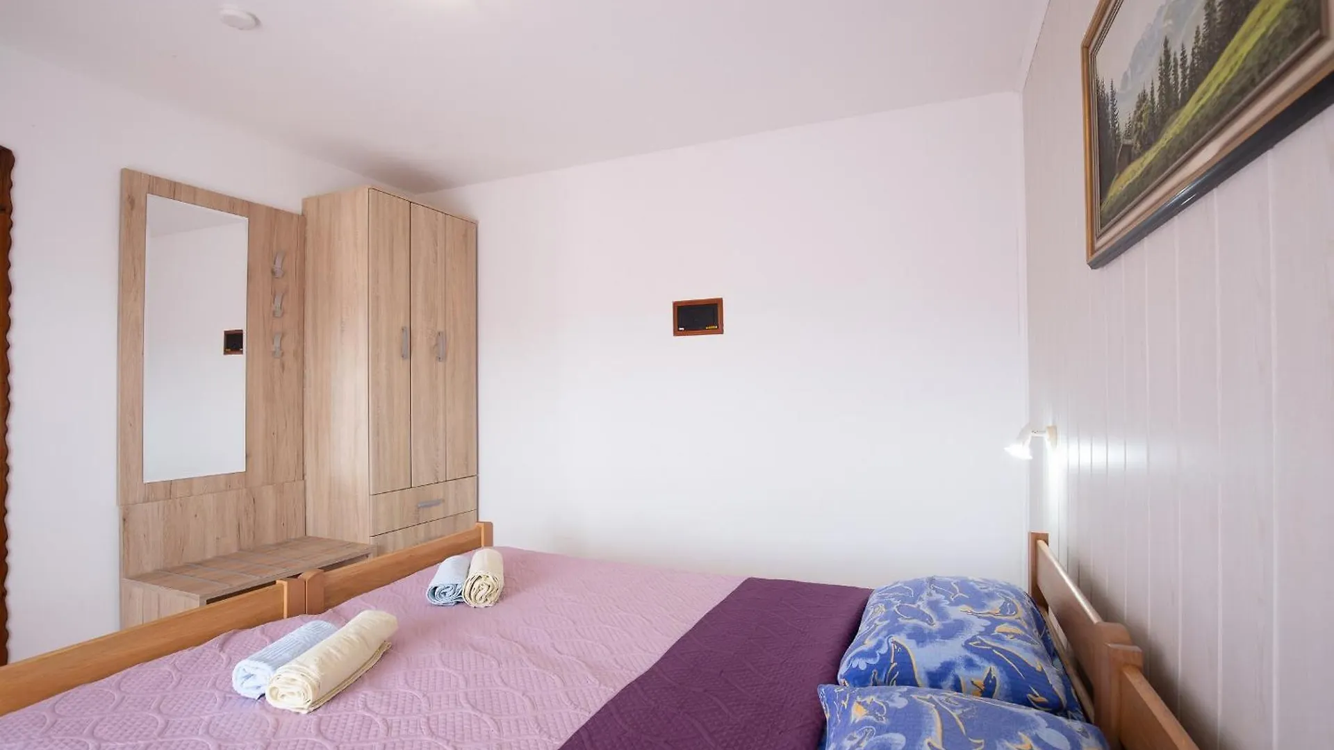 Apartments Danka With Shared Pool Póla Vendégház