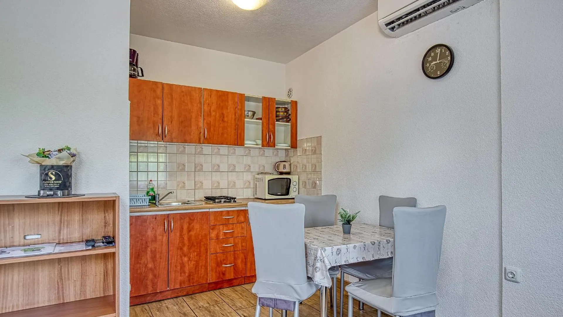 Apartments Danka With Shared Pool Póla